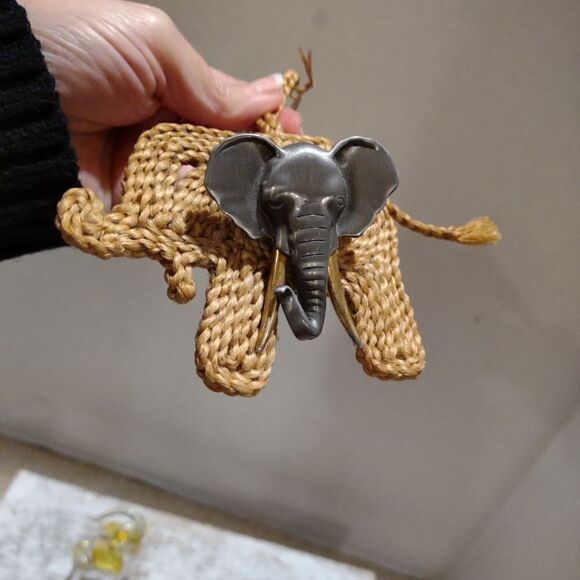 👍 Elephants Lot of 3 small figures. C6 - Picture 9 of 10